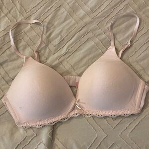 Victoria’s Secret Angels bra size 34C
Beautiful light pink